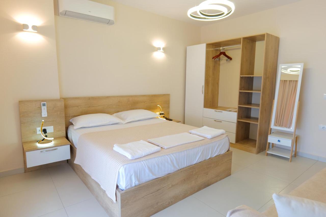 Luxury * Sarandë