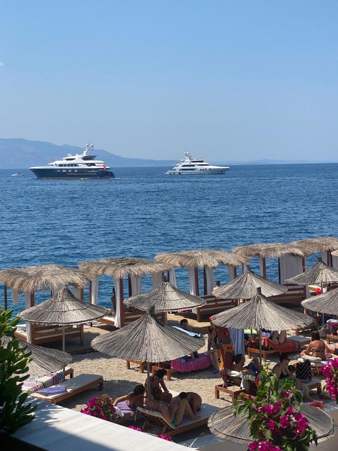 Luxury * Sarandë