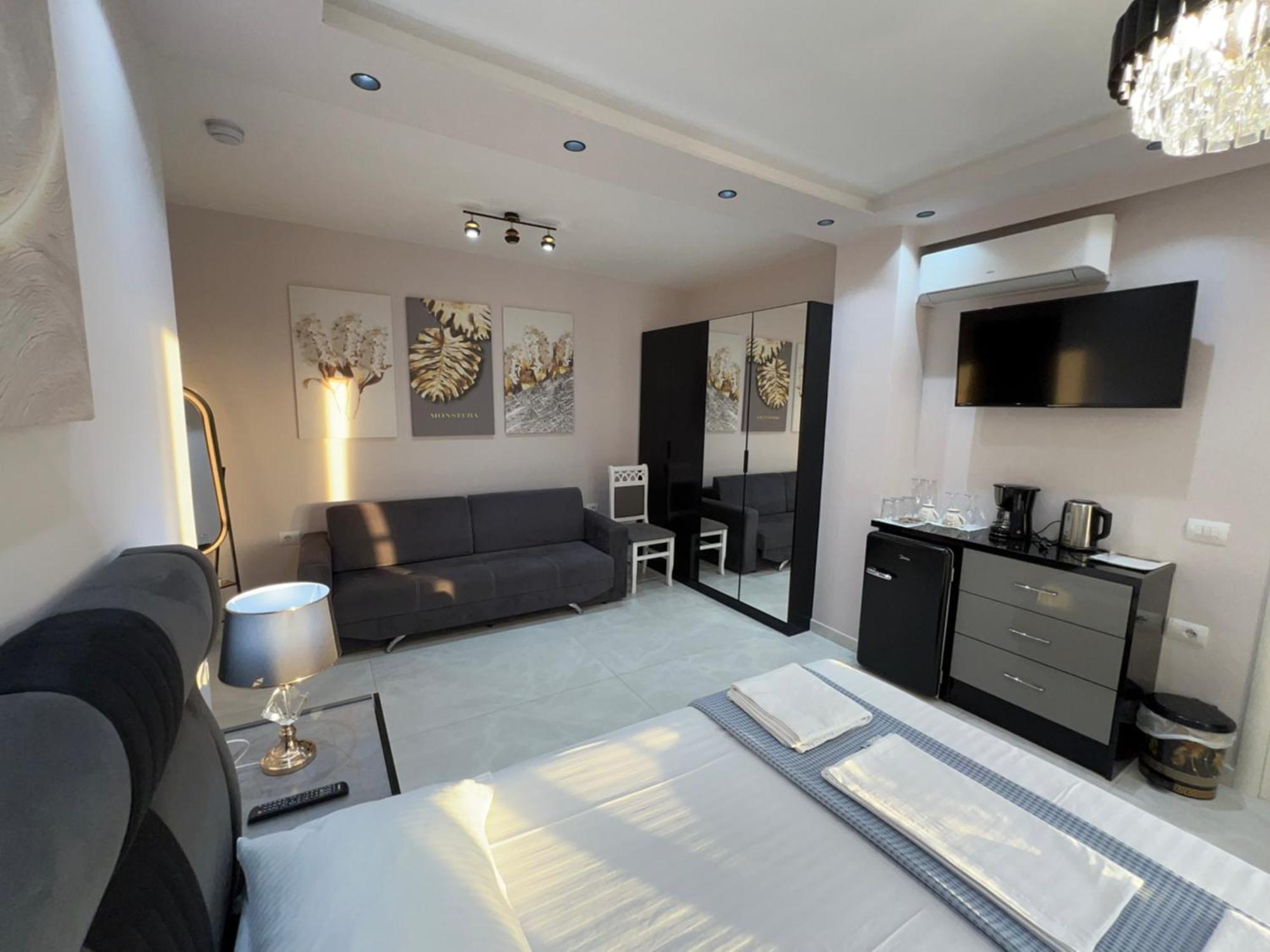 Luxury * Sarandë